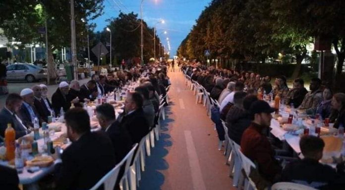 Iftari i provokatorëve panislamikë