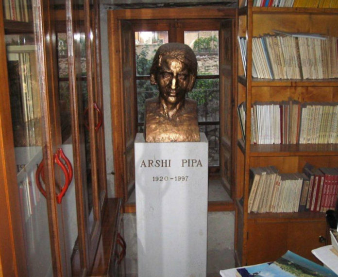 Arshi Pipa - bust