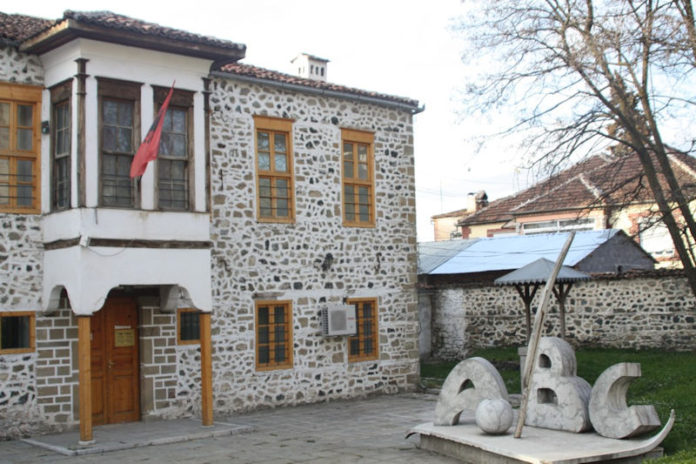 Mësonjtorja, Korçë